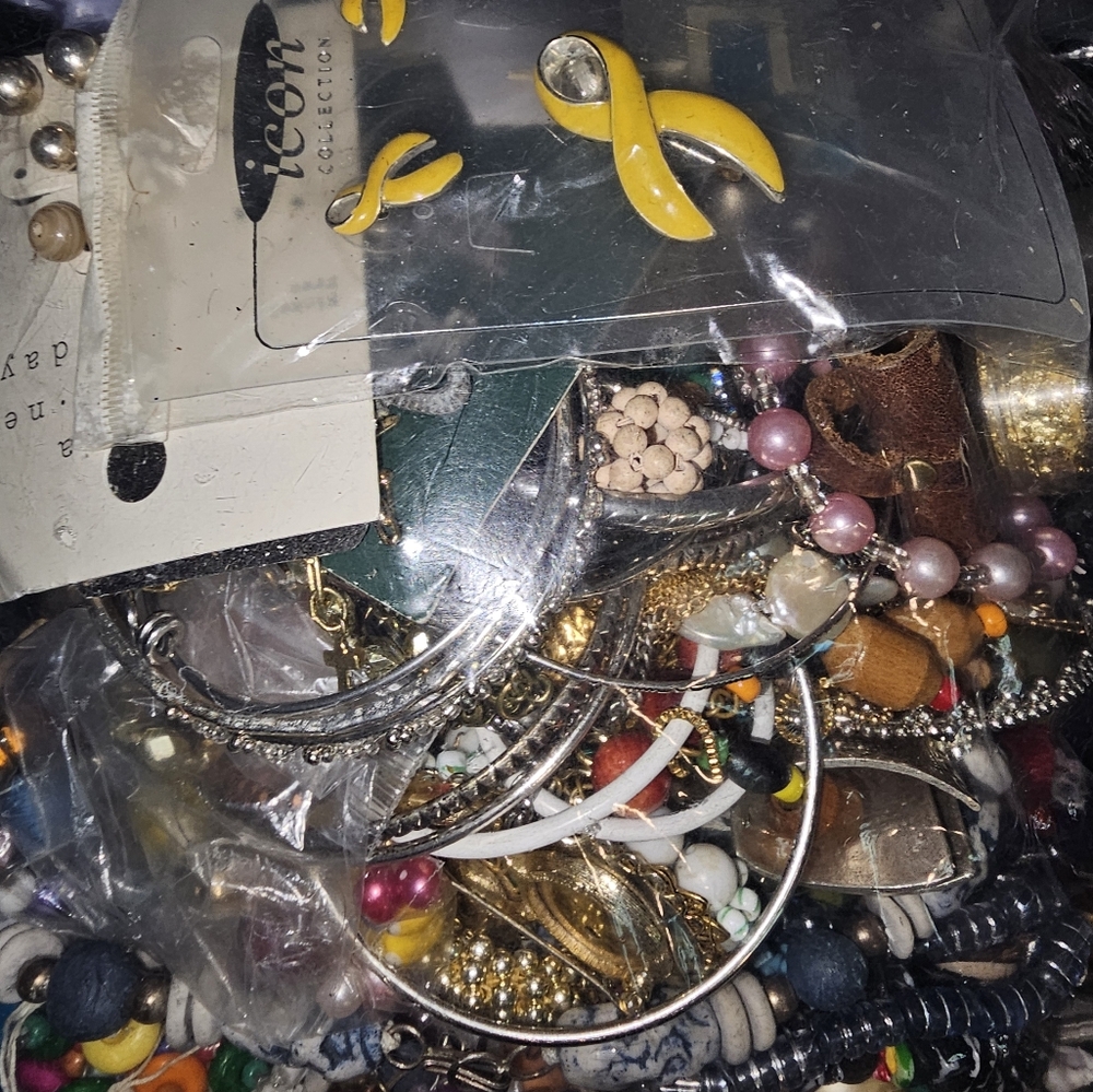5.8 Pound Mystery Craft Scrap Jewelry Bundle Lot Bag - Picture 7 of 7